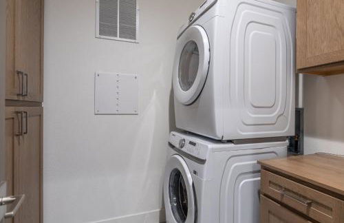 Newly Built Updated 3 Bed 2 and a half bath Creekhouse at Snowcrk Resort 1463 Amazing Mountain Views - Photo 11