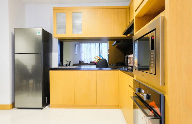 Big Size with City View @ 3BR Lexington Apartment - Photo 13