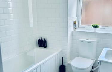 Strood Modern Flat with full kitchen and bathroom - Flat 1 Ground Floor - Photo 13