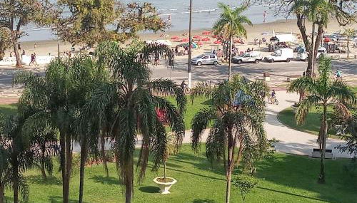 Ponta da Praia amplo 3dorm 3ban frente ao mar - Foto 4