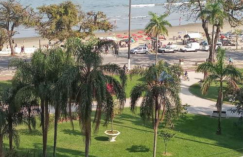 Ponta da Praia amplo 3dorm 3ban frente ao mar - Foto 4