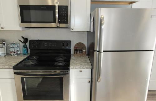 Beach Town Escape - Newly-Remodeled & Gorgeous! - Photo 24