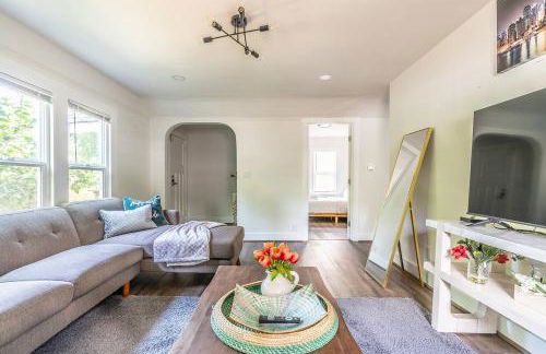 Cozy Craftsman Cottage 10 minutes away from DT! - Foto 12