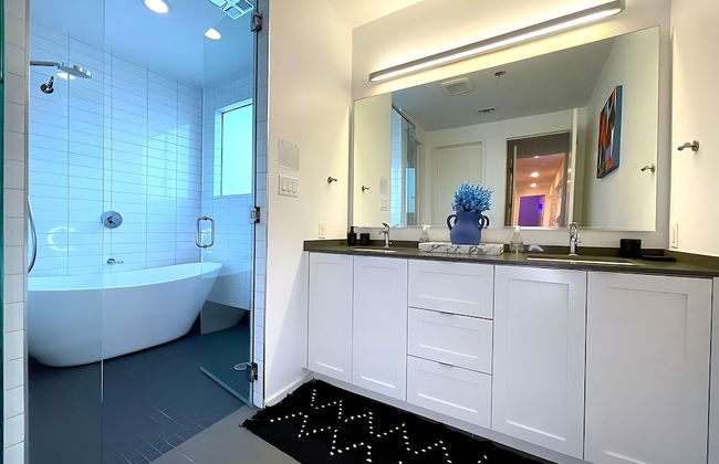 Massive Compound 20 Beds Rainey St 6 min Walk - Photo 47