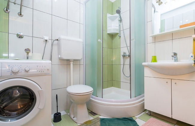 Simplistic Apartment in Malinska near Sea - Foto 17