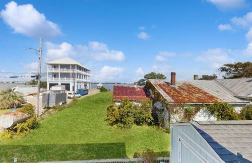 Updated three-story home with kayaks, bikes, & water views - great location - Foto 19