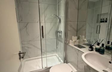 Luxury flat with FREE parking & easy tube access! - Foto 26