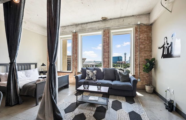 Downtown Dallas Gorgeous 3 BD, Pool & Gym - Photo 5