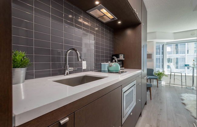 QuickStay Yorkville Condo - Yonge & Bloor - Photo 13