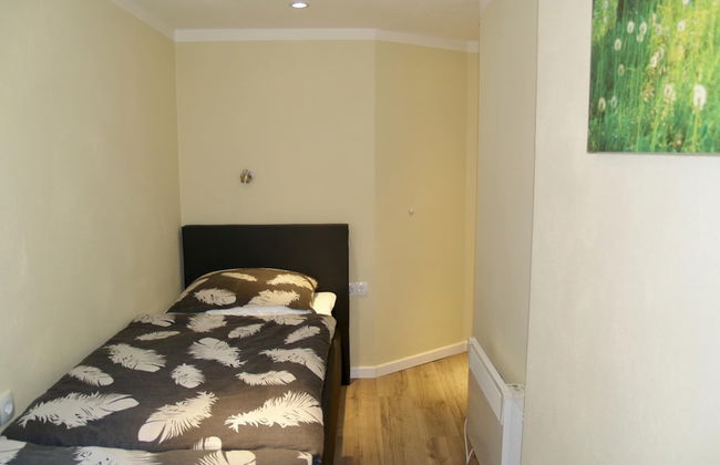 Apartment With Private Terrace - Photo 6