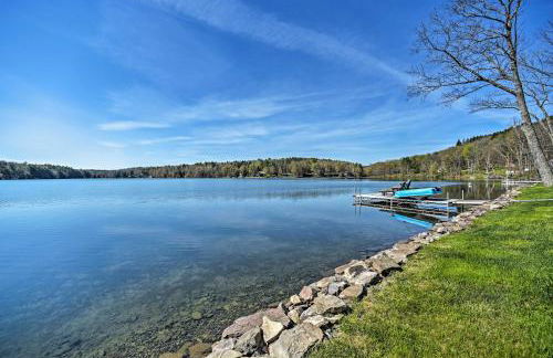 BBQ Ready Lakeside Milford Home with Paddleboat - Foto 27