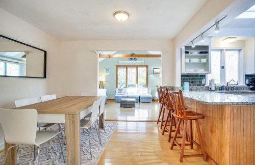 Ping-Pong and Backyard Spacious Chatham Retreat - Foto 7