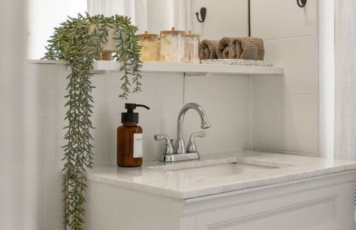 Walk to Beach - Beach Gear - Easy Parking - Foto 64