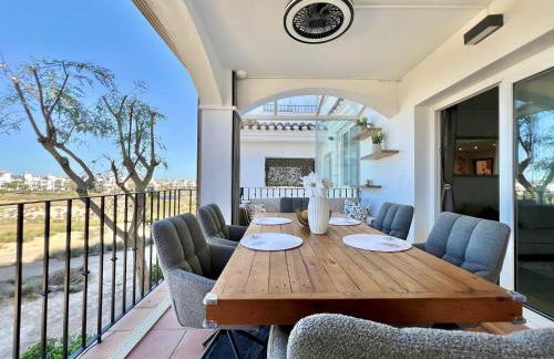 Stunning front line apartment with golf and mountains view - Foto 7