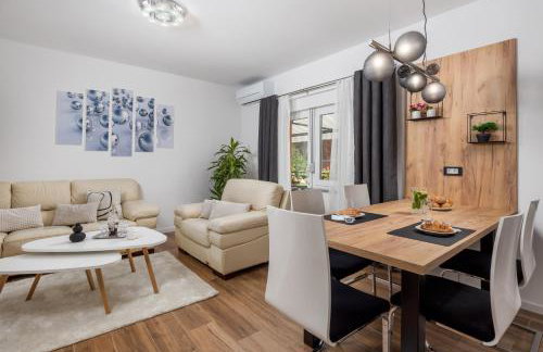 Apartment Flowers - Photo 15