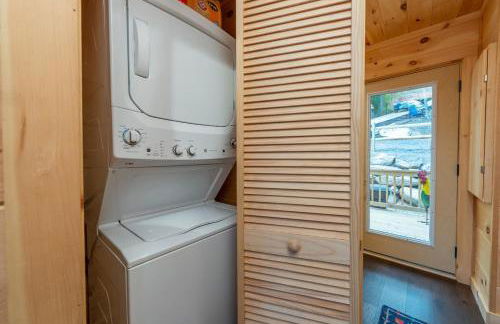 Cozy Modern 2-Bedroom Cabin Getaway - Foto 23