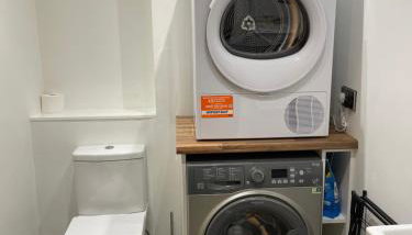 1 bedroom city centre apartment with free parking - Foto 2