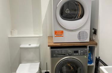 1 bedroom city centre apartment with free parking - Foto 2