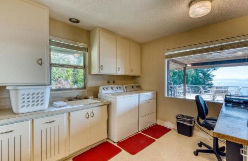 The Bridge and Balcony - Photo 32