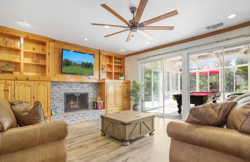 Charming Villa with Backyard Oasis Close to Beach - Foto 23