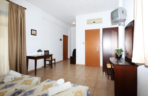 Palirria Hotel & Studios - Photo 69