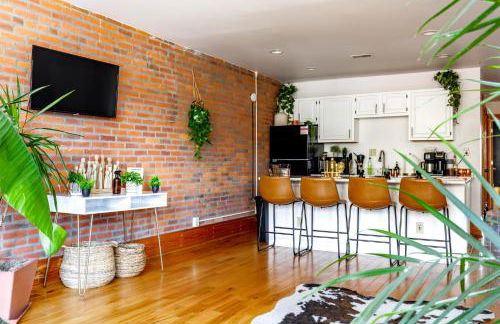 Jungle House Luxury Homes - Columbus Downtown Short North - Walk to Convention Center & Nationwide Arena - Sleeps up to 10 - Free Parking - Over 5,800 Five Stars - Foto 26