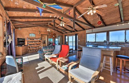 Oceanfront Sargent Beach Home with Dock! - Foto 8