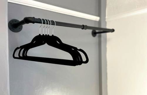 Cliff House By RMR Accommodations - NEW - Sleeps 8 - Modern - Parking - Foto 49