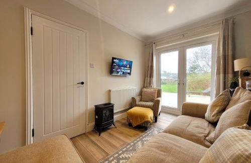 Modern 2 bed pet friendly Bungalow near countryside and a short drive to seafront- with large private garden by Catchpole Stays - Foto 2