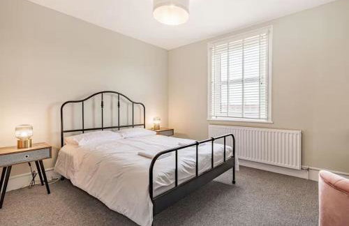 Coastal Apartment with Sea View 2 Minutes from Beach and Town Center - Foto 1