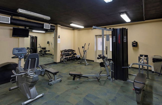 Spacious 2BR Condo w/ Partial Gulf Views, Pool, Across the Street From Beach! - Foto 40