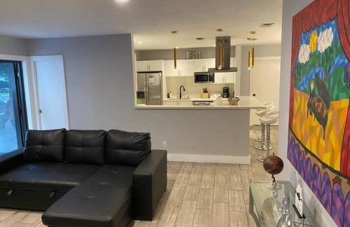 Luxurious Westchester Home Near Miami Clinics - Photo 46