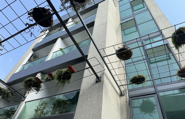 The Six Apparthotel - Foto 1