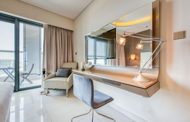 Maison Privee - Cool Dubai Apt next Burj Khalifa & Design District - Photo 13