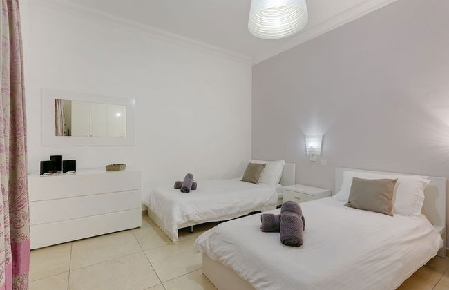 Luxury Apt With Side Seaviews and Pool, Best Location - Foto 2