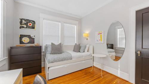 Vibrant and Cozy 2BR near Uptown with Balcony - Foto 3