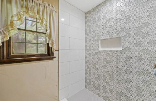 Cajun Stays Cozy 3BR Ranch Near Lafayette with WiFi and Parking - Foto 17