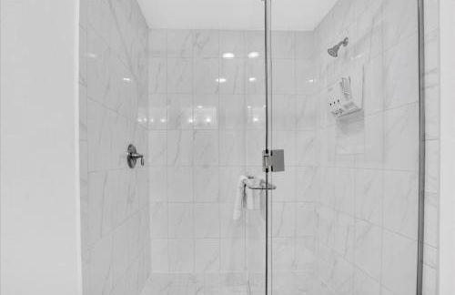 Latitude Adjustment Penthouse by Coastal Chic - Foto 19