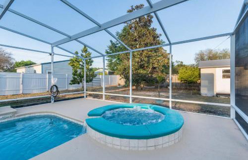 Family Retreat with Pool Fenced Yard AC - Foto 28