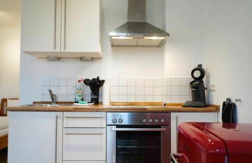 Wohnensemble mit 3 separaten Bereichen- 2 Küchen- 3 Badezimmer- 10 Personen- Garten- Parkplatz - Foto 9