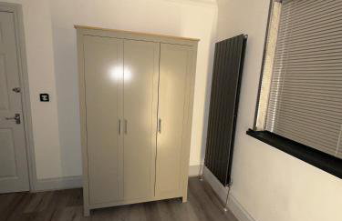 Luxxe House with Hot tub and Pool table - Photo 13