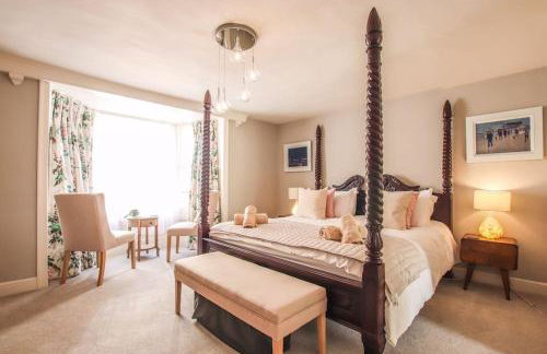 Stunning Cromer beach house with sea views - Photo 16