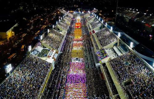 Pé na Sapucaí! Apto Completo, Decorado e Metrô na Porta - Foto 4