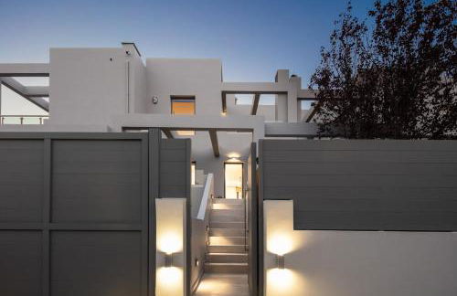 Akonizia Luxury House - With Private Heated Pool and Jacuzzi - Photo 16