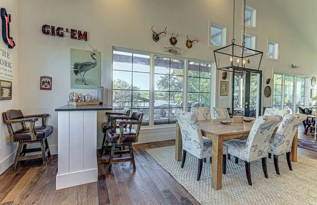 Immaculate Waterfront Home for 16 w/ Private Dock! - Foto 38