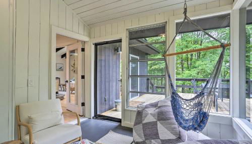 Modern Hideaway with Deck and State Forest Access - Foto 3