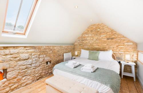 Wold House 18th century Cottage Barn - Pass the Keys - Photo 3