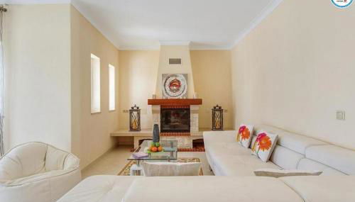 Villa Mikael - Free Wi-Fi - Aircon - Private Pool by bedzy - Foto 5