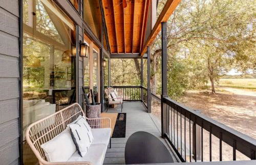 Modern Farmstay Cabin with Friendly Animals, Pond Views & Nature Trails Near Cedar Creek, Texas - Photo 23