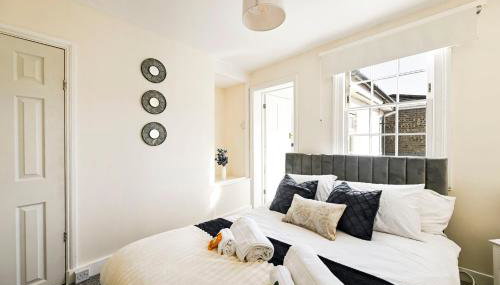 Central Canterbury Gem New Refreshed Decor Sunny Deck Outdoor Furniture FREE Parking 2BR 2BA TOP Location - Foto 2
